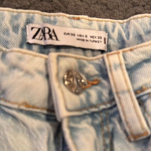 Zara Jeans Size 0 Distressed Light Wash - Picture 3 of 7